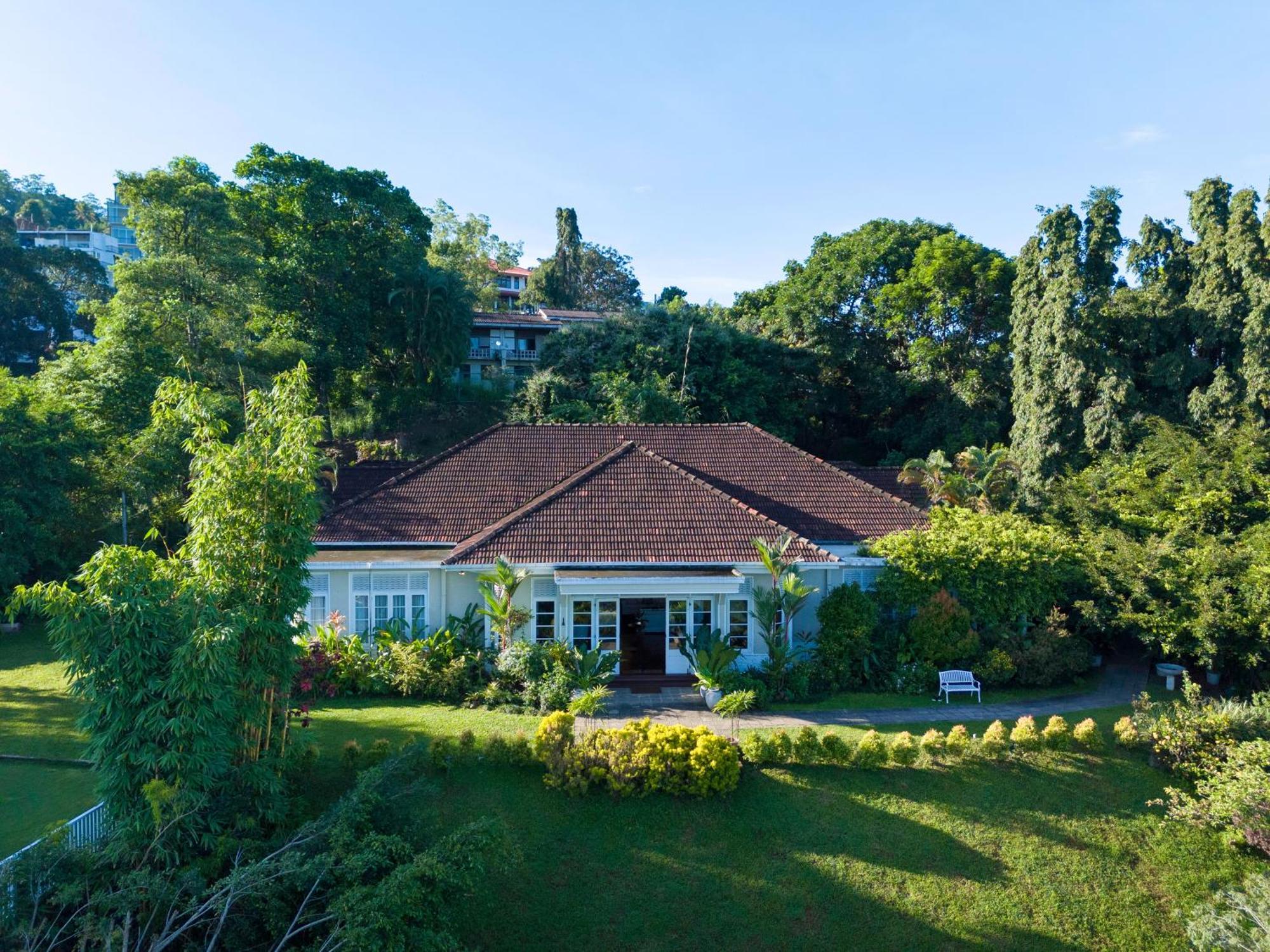 Castle Hill Bungalow Канди Екстериор снимка